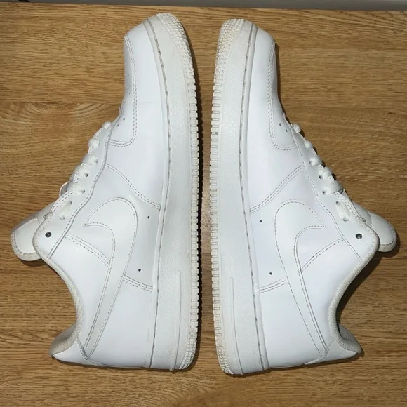 Nike Air Force 1 '07 Low Men’s Size 10.5 Shoes Triple White Sneakers - Picture 6 of 7